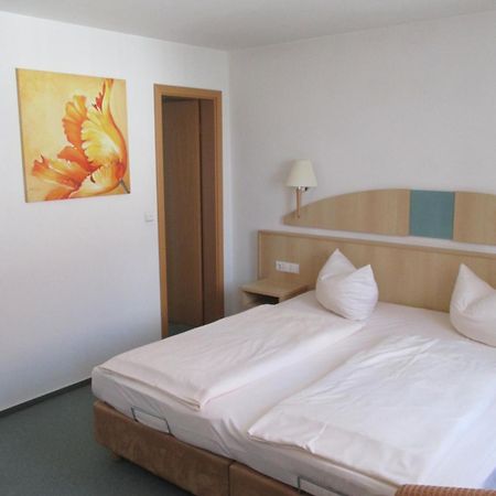 Hotel & Gaestehaus Krone ガイゼルヴィント 部屋 写真