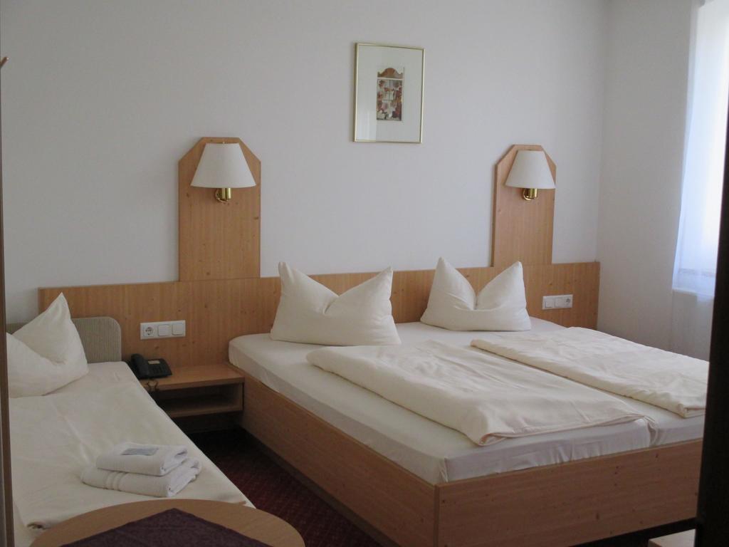 Hotel & Gaestehaus Krone ガイゼルヴィント 部屋 写真
