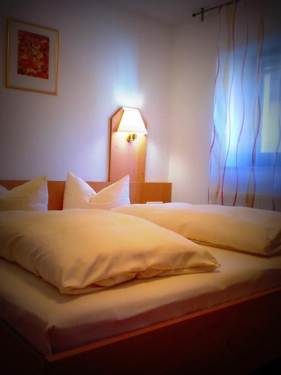 Hotel & Gaestehaus Krone ガイゼルヴィント エクステリア 写真