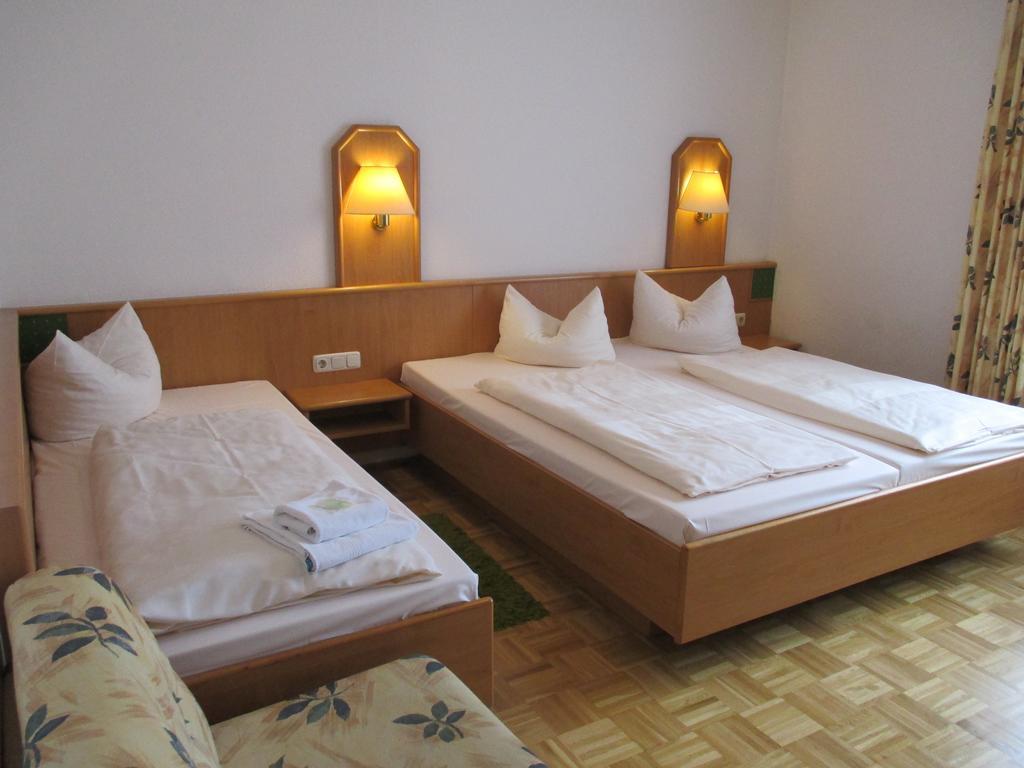 Hotel & Gaestehaus Krone ガイゼルヴィント エクステリア 写真