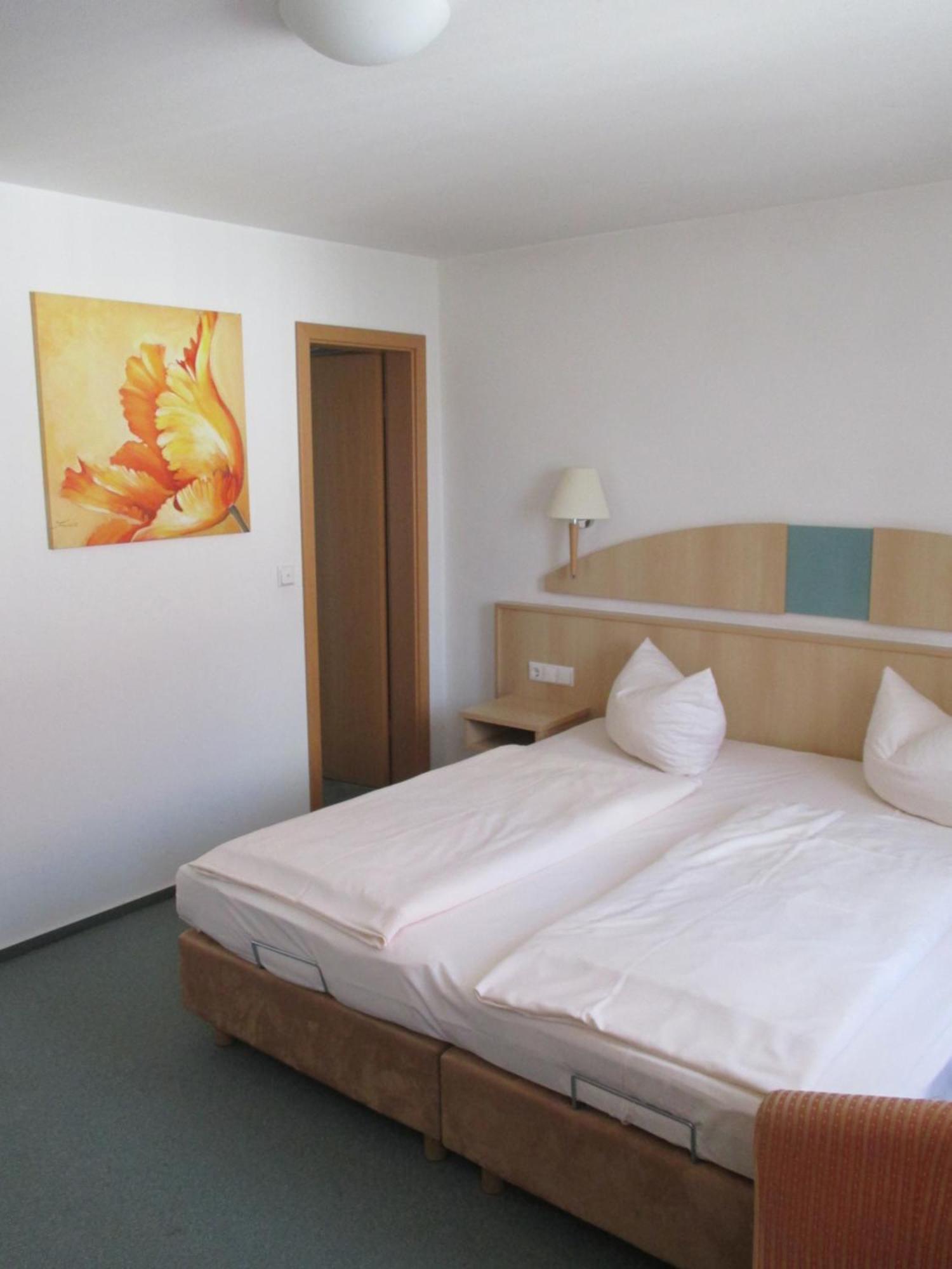 Hotel & Gaestehaus Krone ガイゼルヴィント 部屋 写真